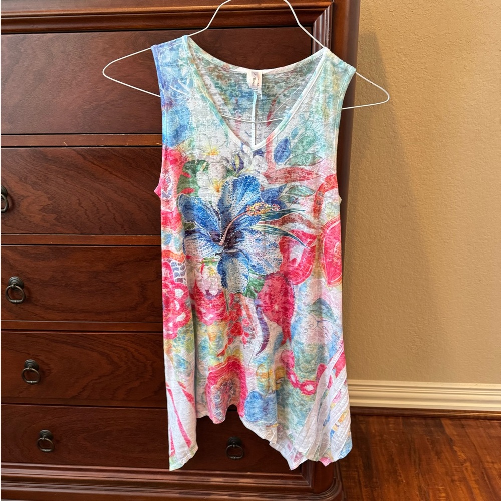 M Hawaii v-neck multi-colored design with embellished flower on the fr…